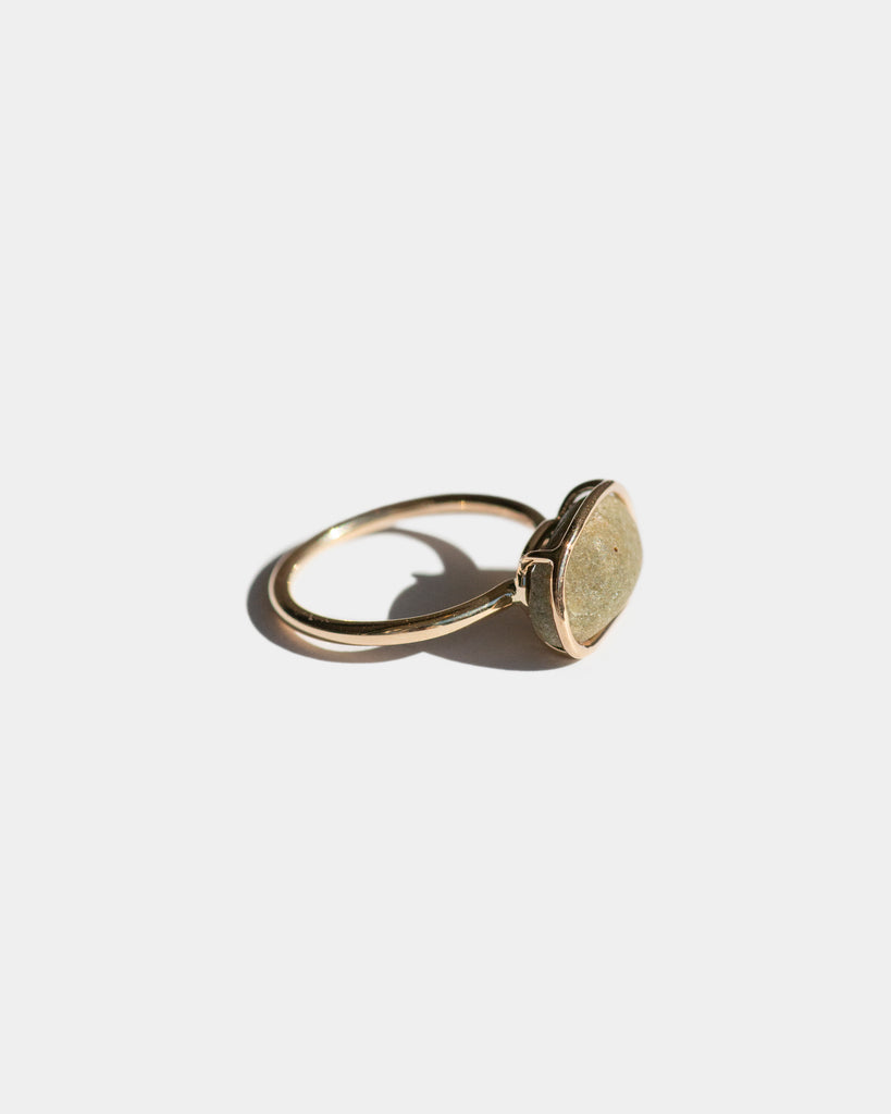 14k East West Island Stone Ring