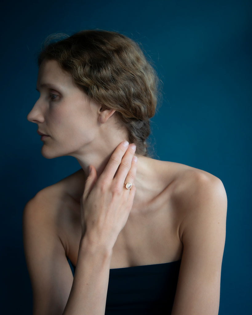 14k Buttery Ceylon Moonstone Floating Ring