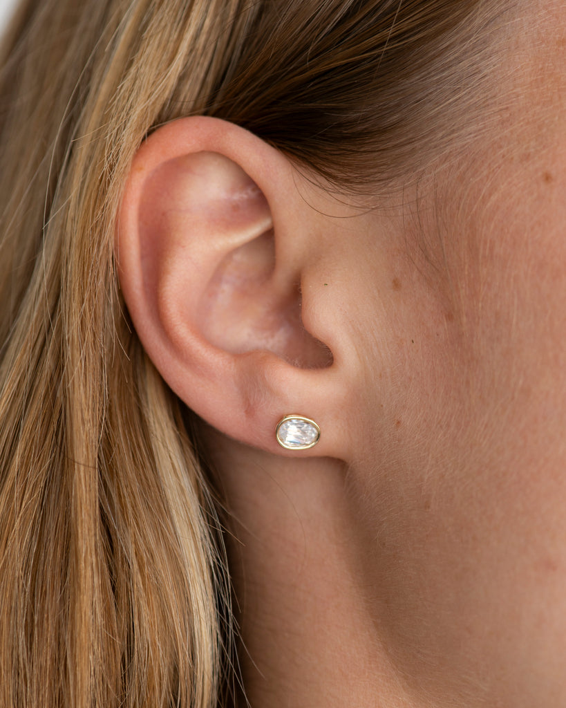 14k Lab Grown Egg Floating Studs
