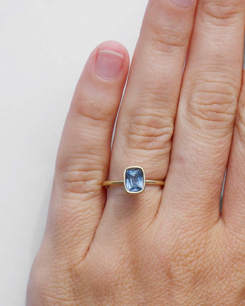 14k Chicory Sapphire Floating Ring