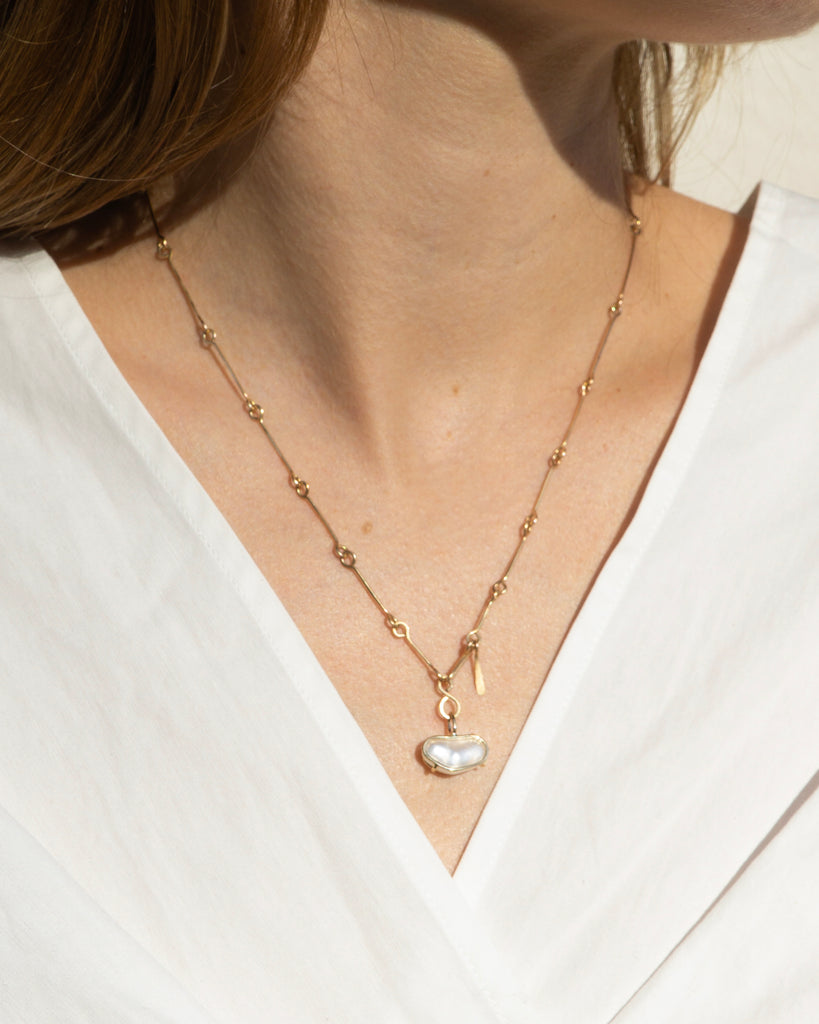 14k Floating White Keshi Pearl Bone Chain Pendant