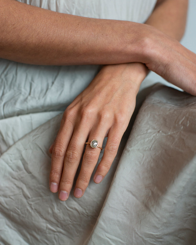 14K Mineral Diamond Floating Ring