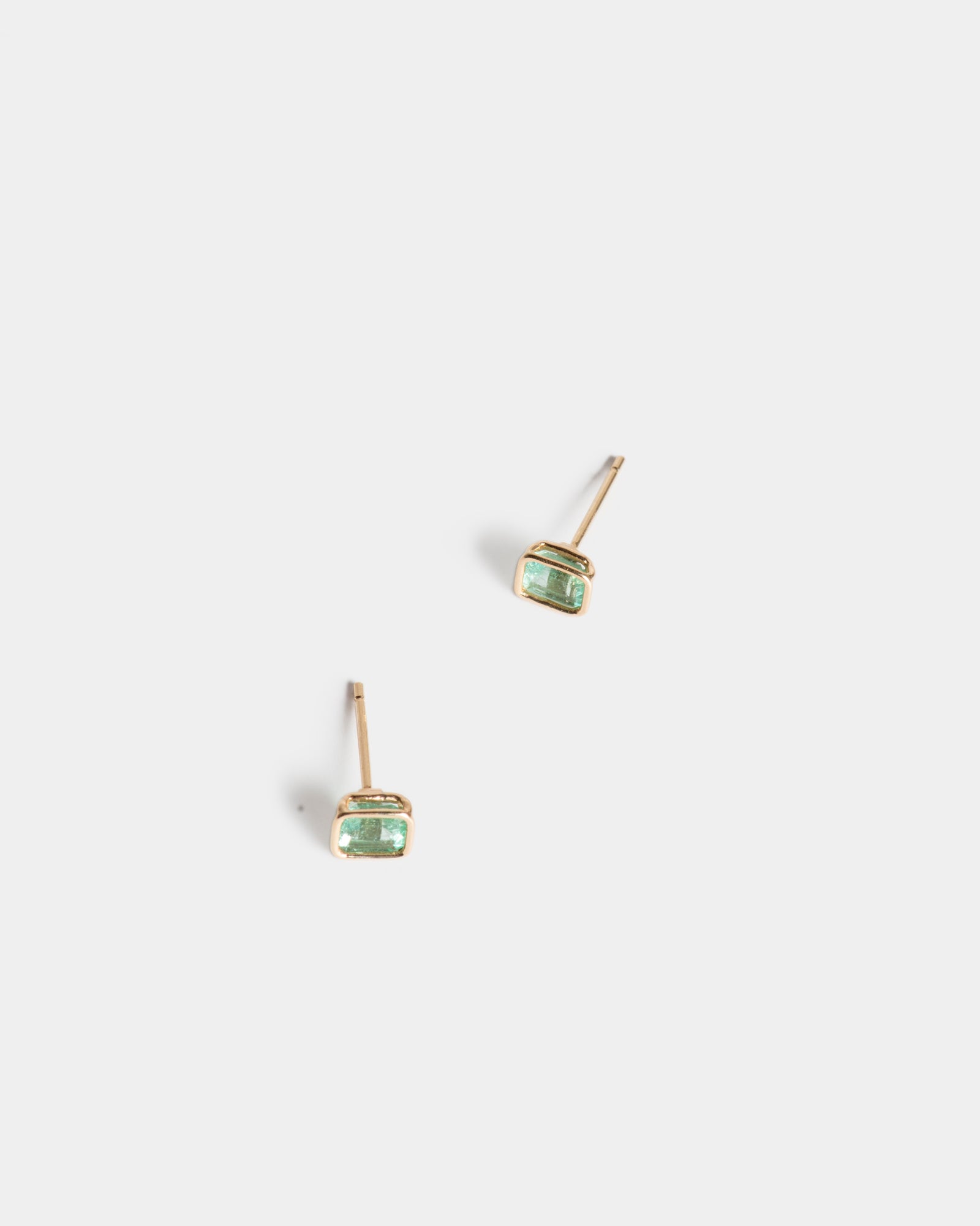 14k Emerald Floating Studs