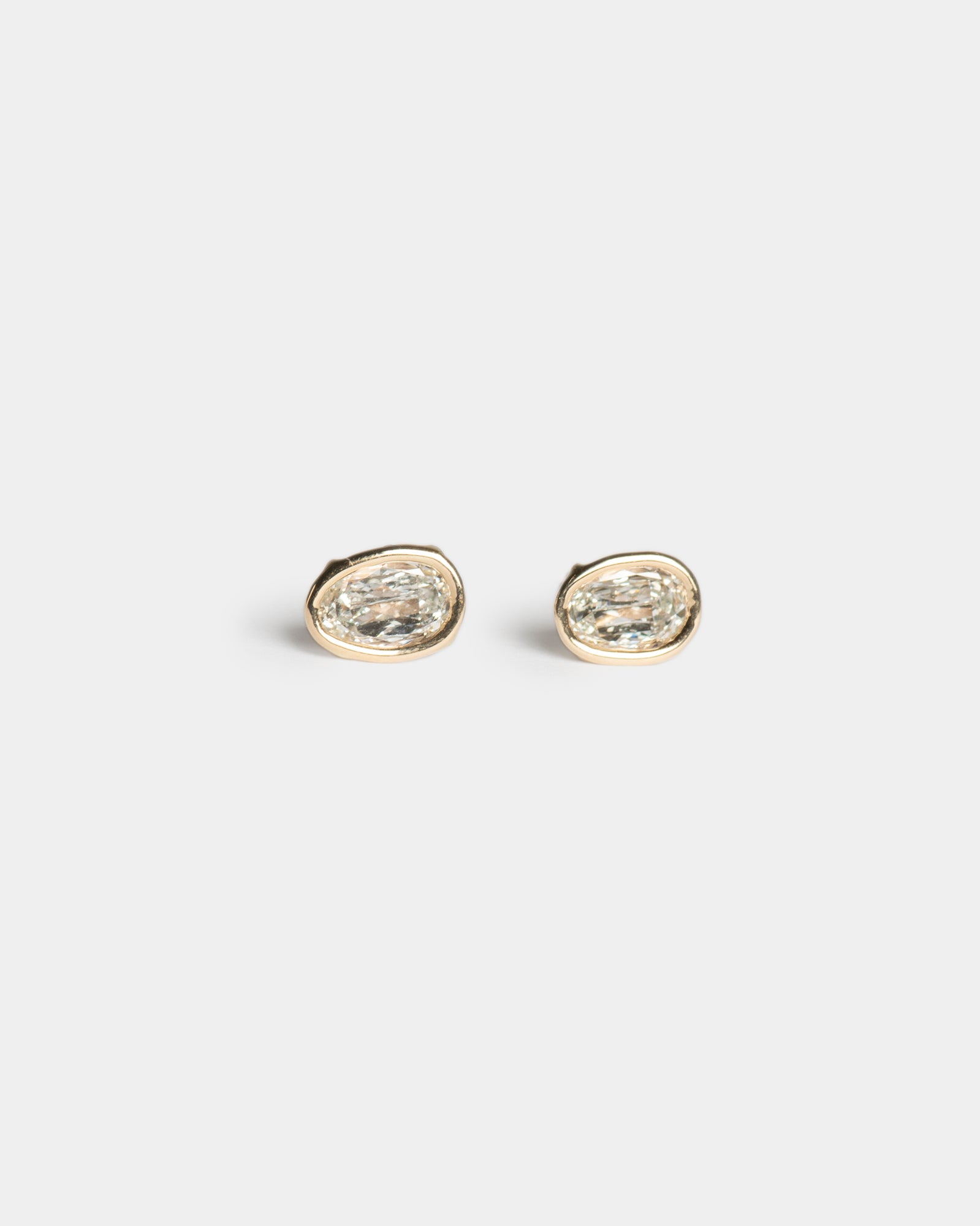 14k Lab Grown Egg Floating Studs