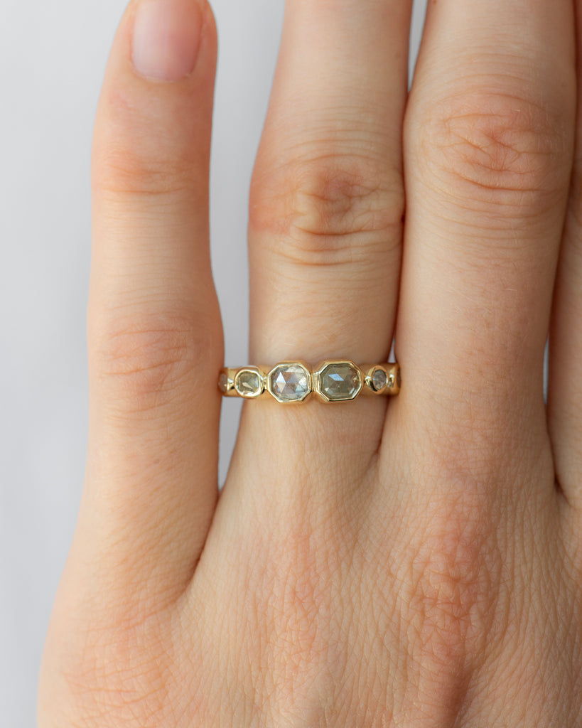 14k Olive Diamond Moitié Band