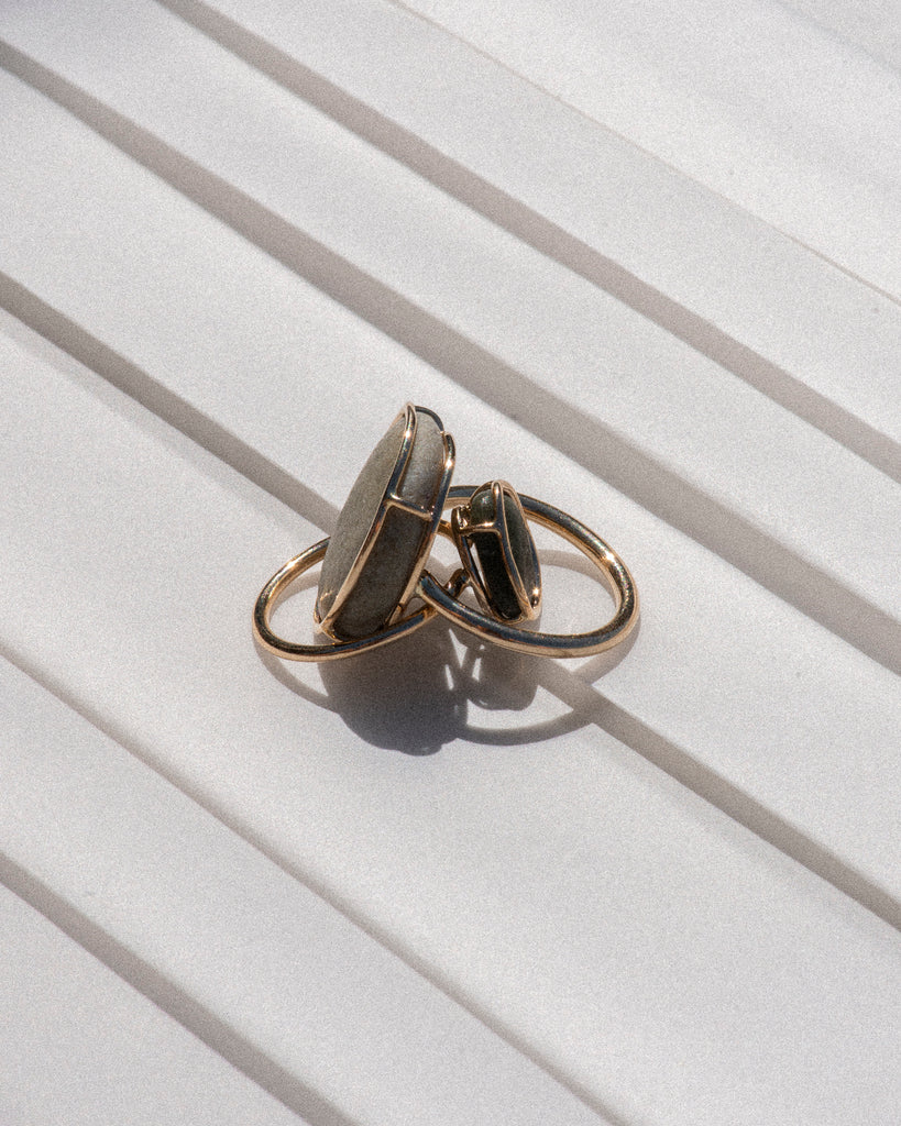 14k Bean Stone Floating Ring