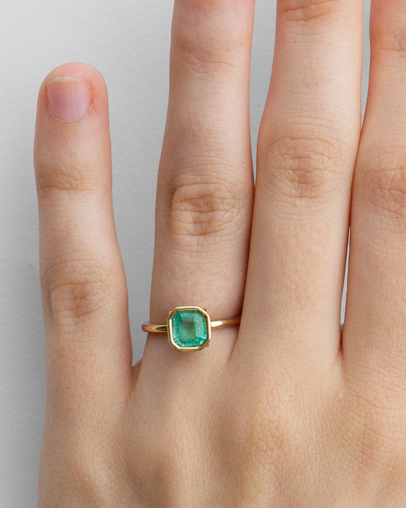 14k Emerald Floating Ring