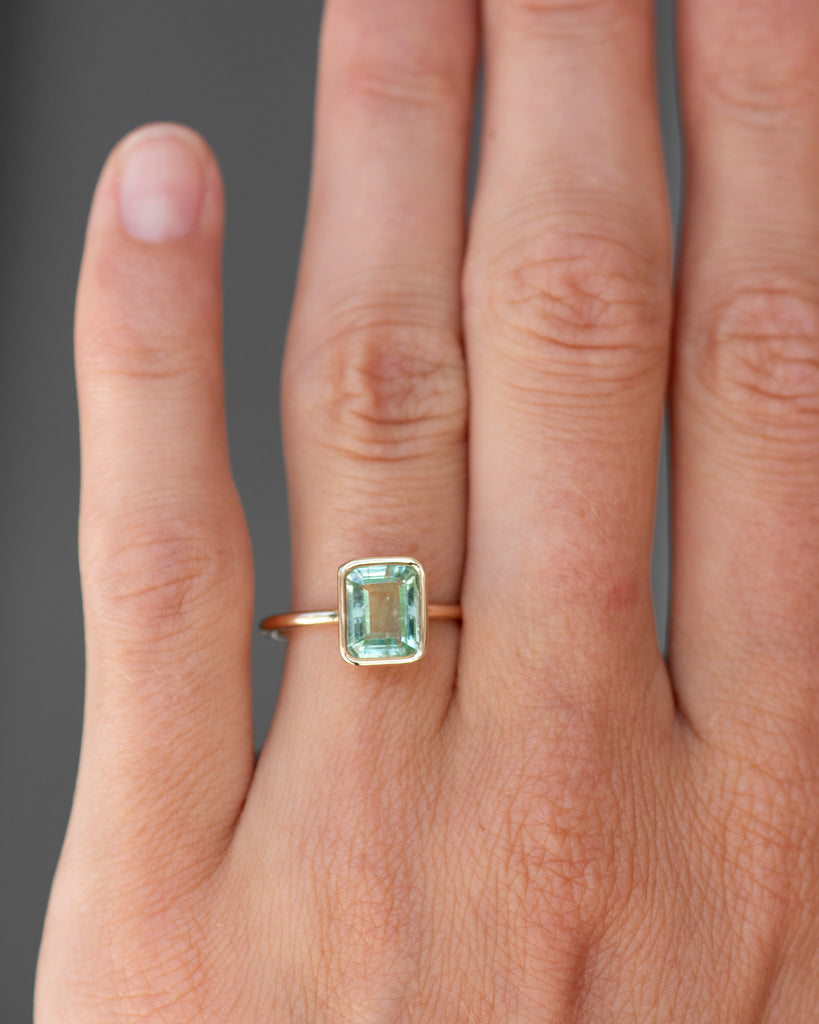 14k Light Green Tourmaline Floating Ring