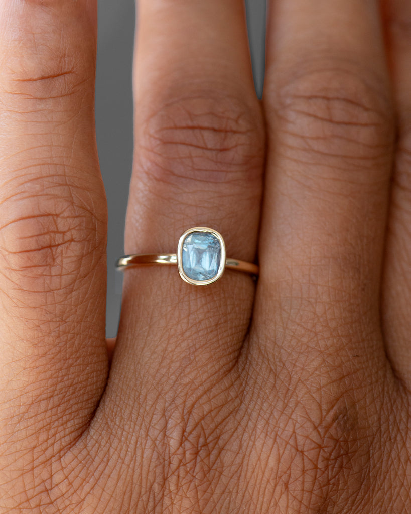 14k Sky Sapphire Floating Ring