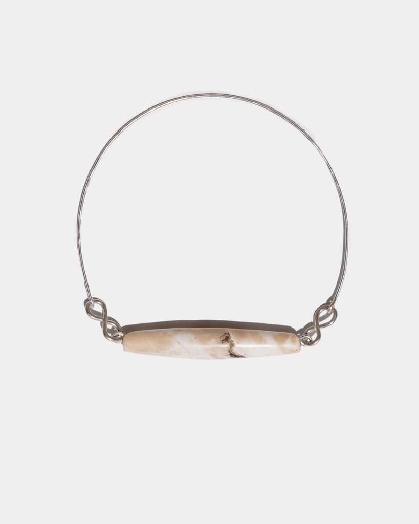 Collar for a Hostess