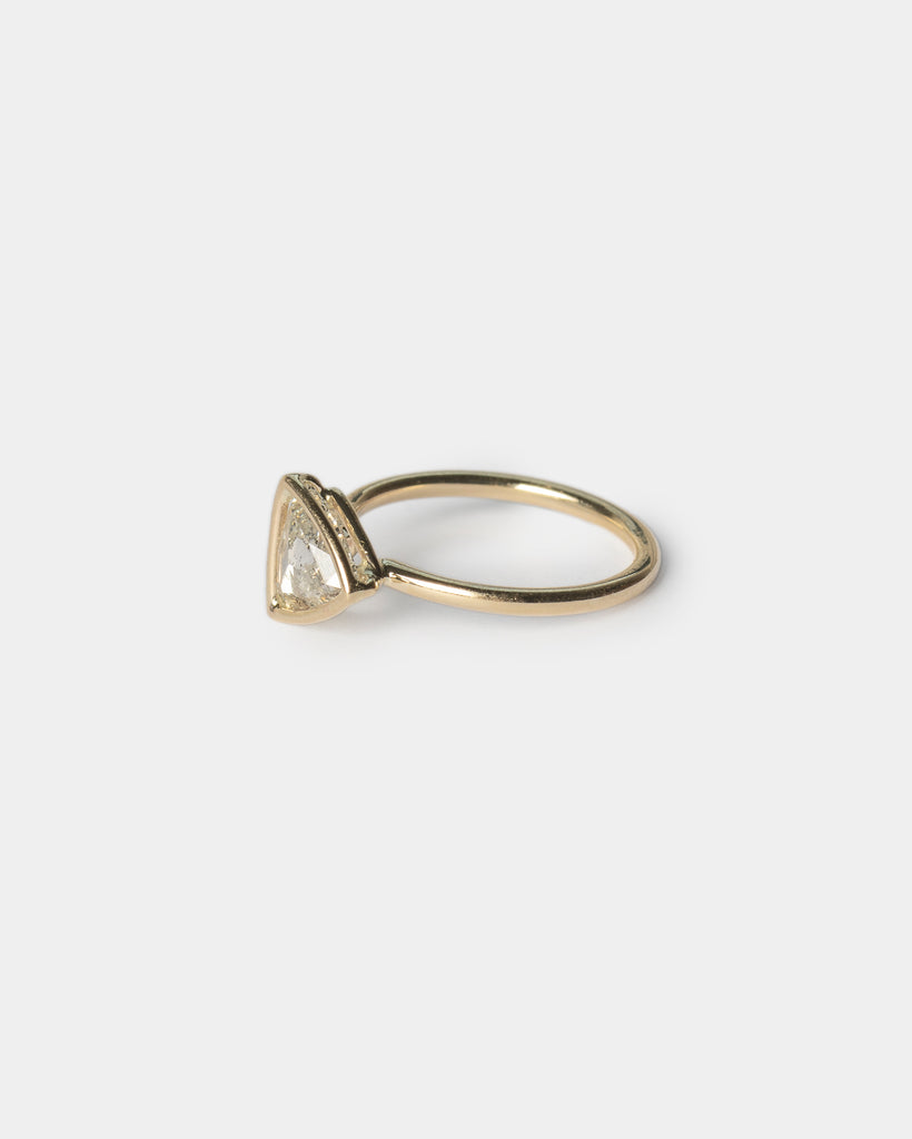 14k Triangular Mossy Diamond Floating Ring