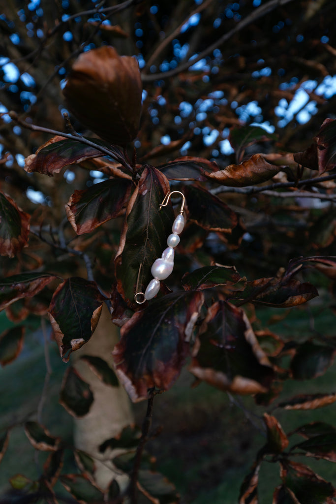 Quatro Pearl Pin